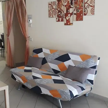 Iris, Turistico Apartment