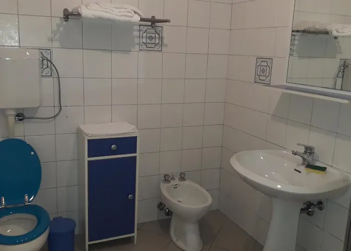 Iris, Turistico 라벤나